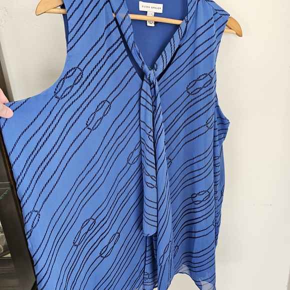 Beautiful Flowy Blue Sleeveless Top - Picture 3 of 5